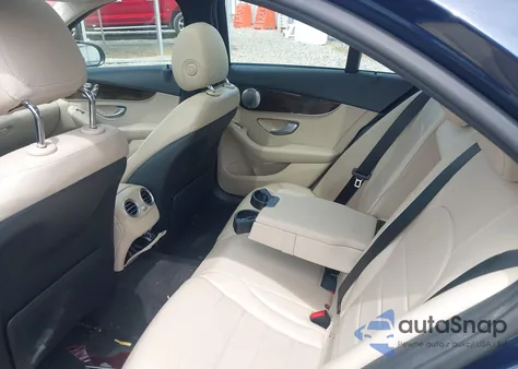 2017 Mercedes-Benz C 300 4Matic/Luxury 4Matic/Sport 4Matic z USA, uszkodzony, nr VIN 55SWF4KB1HU192250